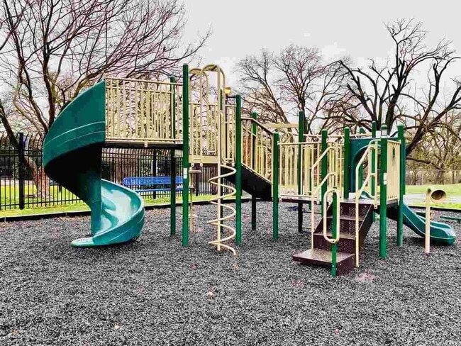 Building Photo - Pleasanton Laguna Vista 2 Bed / 1 bath, updated kitchen & bathroom, Two Year Lease required, Comm...