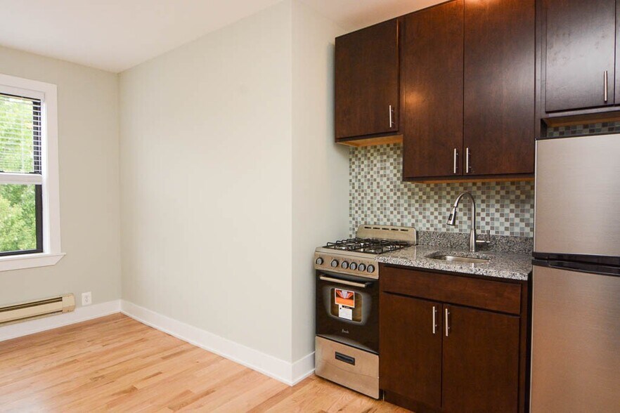 Building Photo - 4551 N Damen Ave