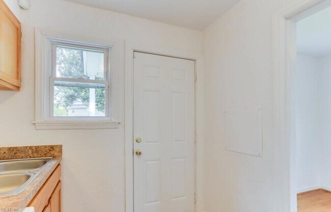 Building Photo - 7725 Fayver Ave