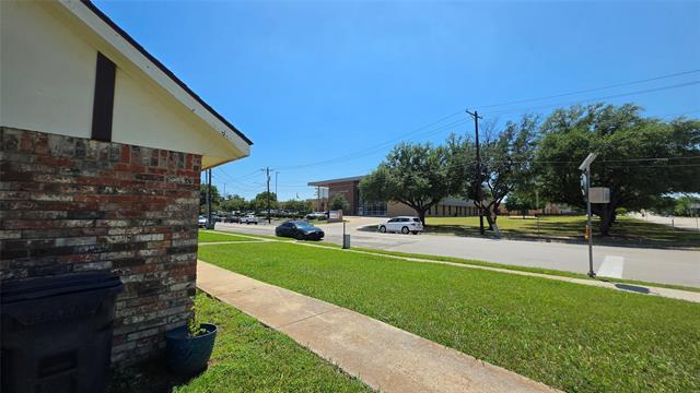 Building Photo - 3028 N Bell Ave