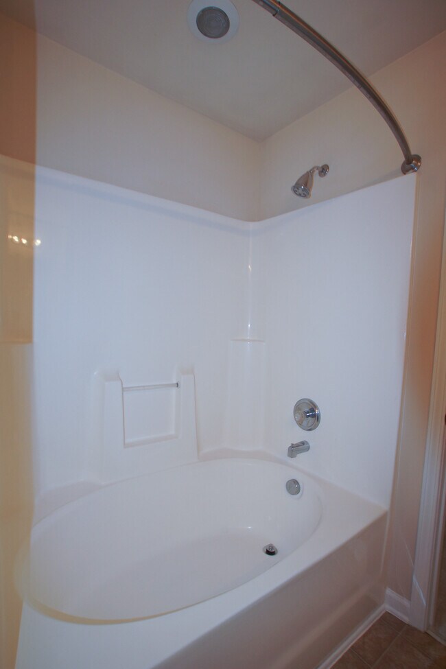 Building Photo - 136 Dove Cottage Ln