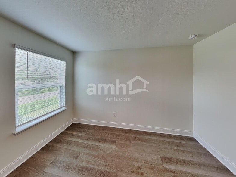 Building Photo - 5654 Oesterle Rd