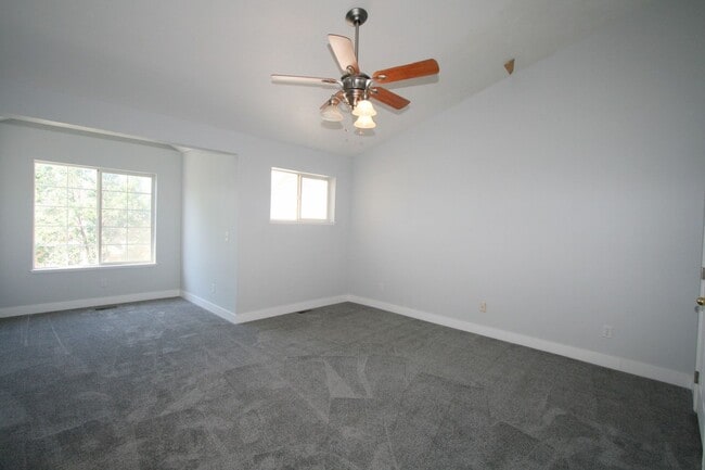 Building Photo - Desired End Unit Townhouse Available!