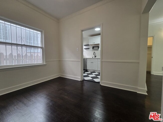 Building Photo - 107 N Sweetzer Ave