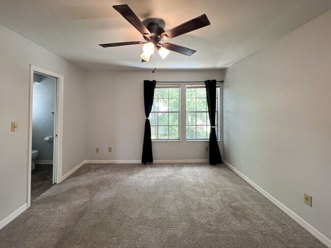 Building Photo - Pet Friendly Spacious 2-Bedroom End Unit i...