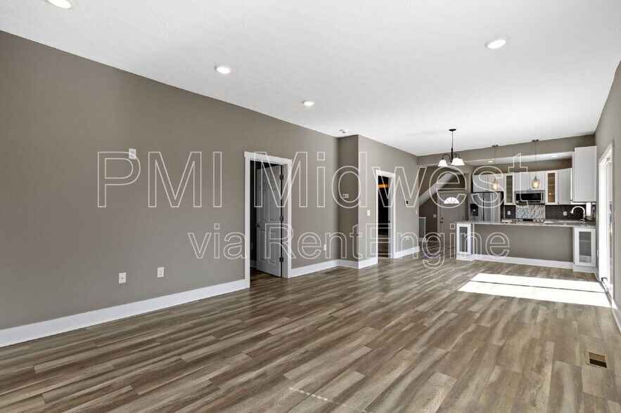 Building Photo - 1701 Barth Ave