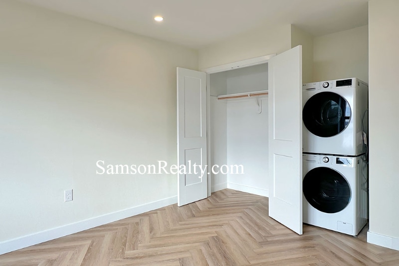 Building Photo - 381 Wickenden St