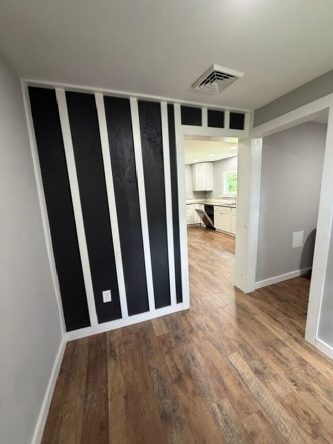 Building Photo - 3 Bedroom 2 Bath house