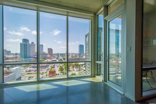 Building Photo - 315 Rock St