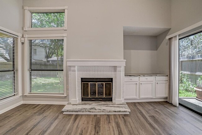 Building Photo - 3310 Meadway Dr
