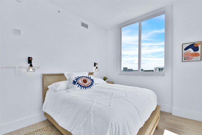 Building Photo - 18800 NE 29th Ave