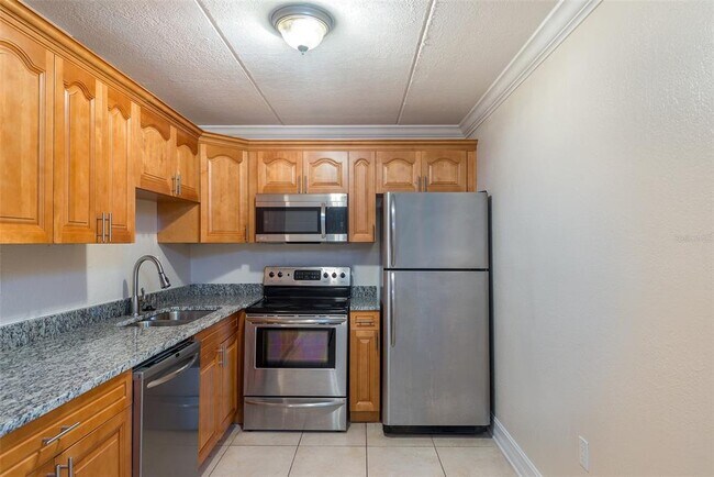 Building Photo - 5221 Bayshore Blvd