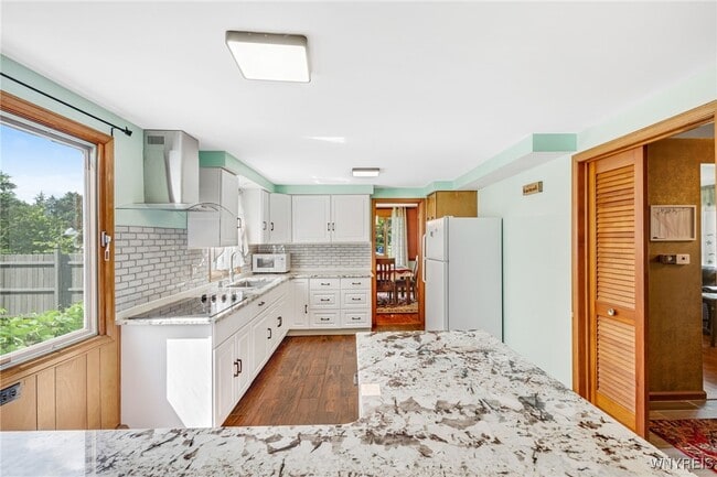 Building Photo - 71 Chaumont Dr
