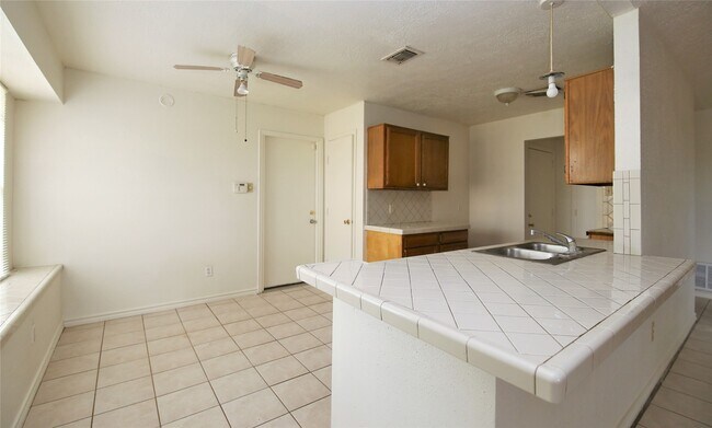 Building Photo - 14211 Timberhaven Dr