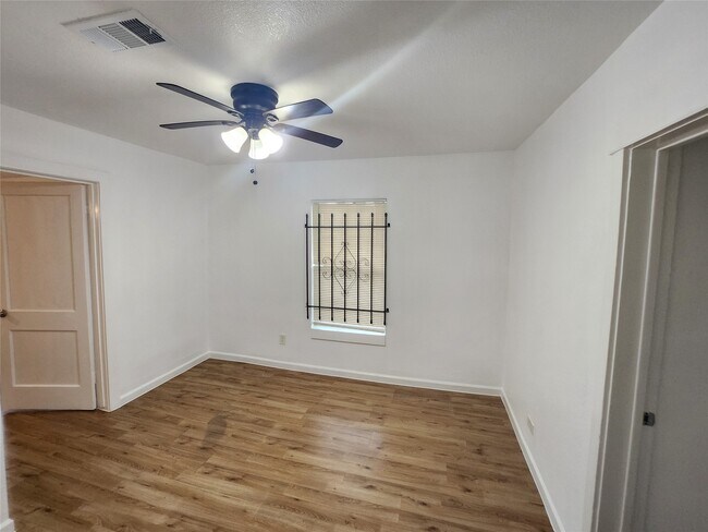 Building Photo - 3206 Anita St