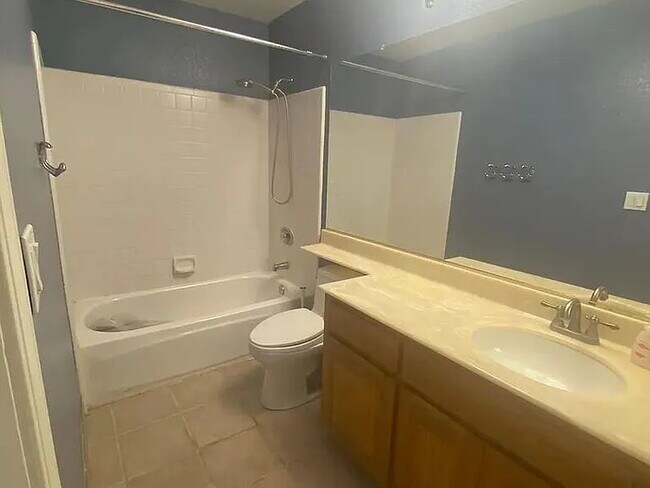 Building Photo - Well Kept 3 Bedroom, 2.5 Bath Home in High...