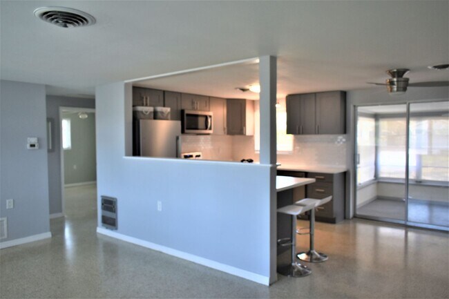 Building Photo - Updated Annual 2/1 on Overbrook Rd