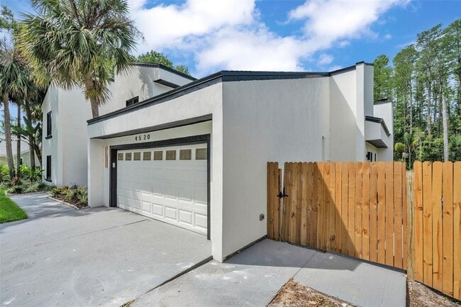 Building Photo - 4520 Pine Hollow Dr