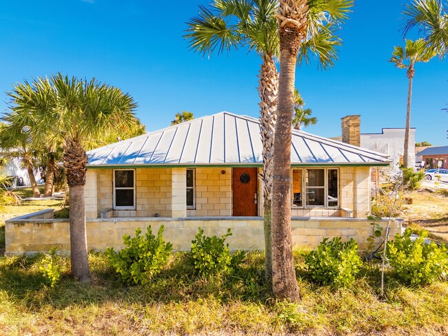 Building Photo - Historic Coquina Meets Modern Finishes 2 Bedroom 1 Bath Duplex in the Heart of Flagler Beach
