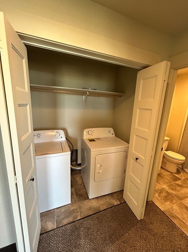 Building Photo - 3 Bed / 2.5 Bath Townhouse with Fenced Yard – Great Kalispell Location!