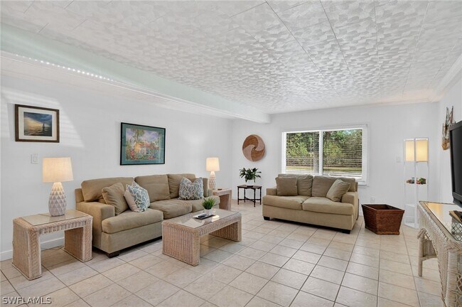 Building Photo - 1189 6th Ln N