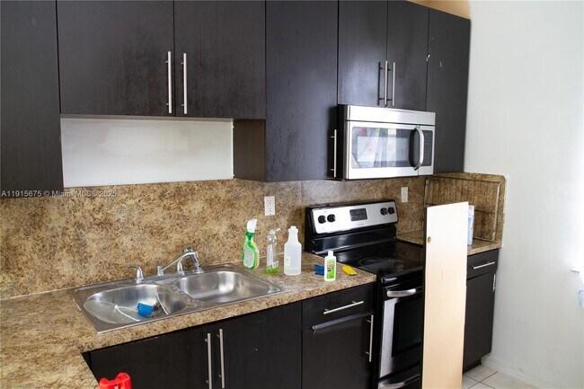 Building Photo - 761 SE 2nd St