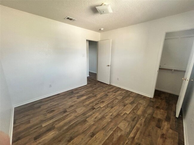 Building Photo - 4302 Janelle Dr