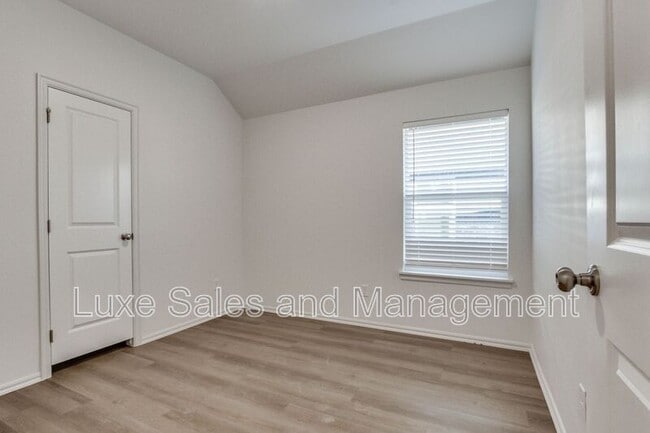 Building Photo - 11613 Mackenzie Wy