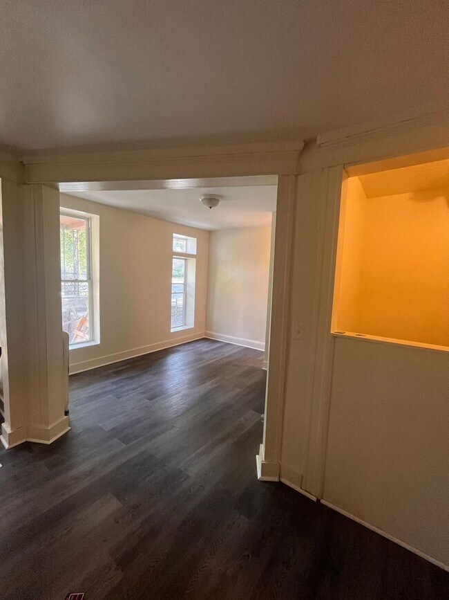 Building Photo - 2026/2027 JHU Homewood Off-Campus 6bd/3ba house w/ W/D. Available 6/6/2026