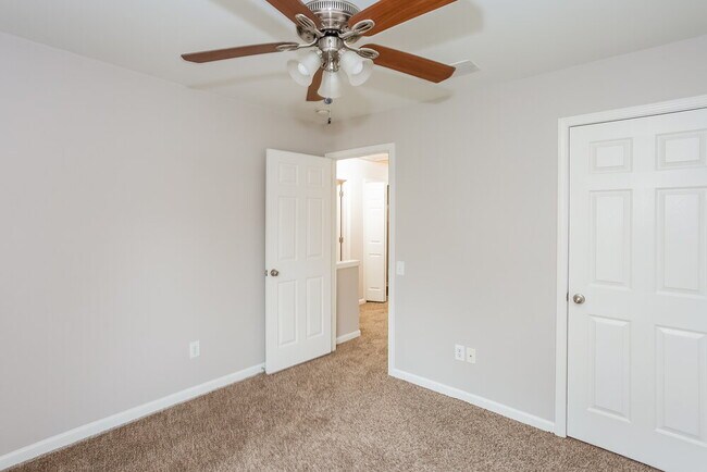 Building Photo - 10910 Claude Freeman Dr