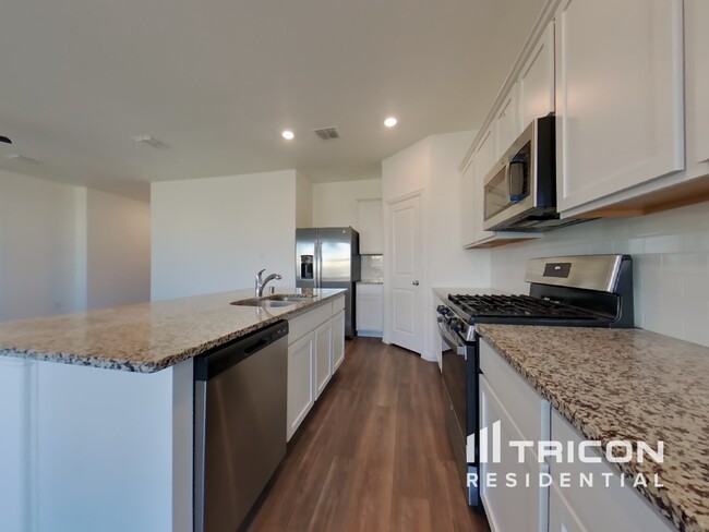 Building Photo - 932 Skytop Dr