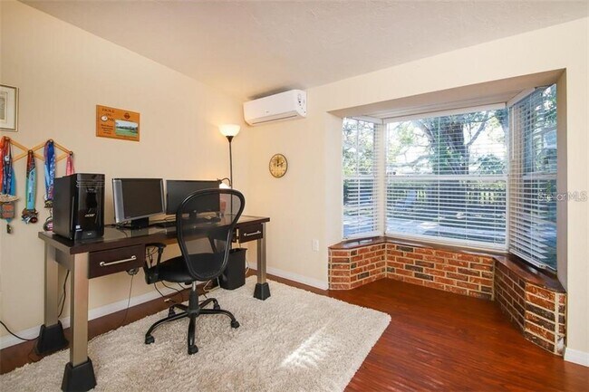Building Photo - 2060 Sunnyside Pl