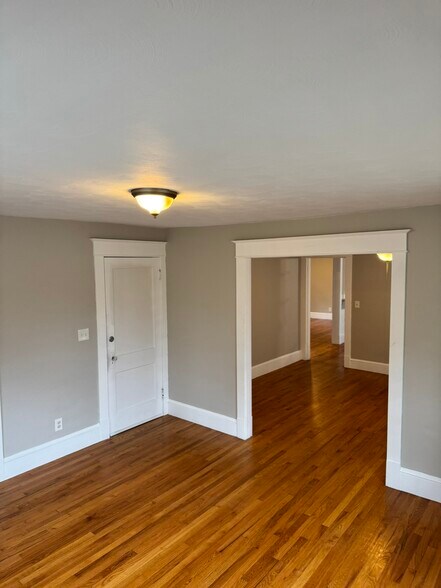 Livingroom - 122 Powell Ave