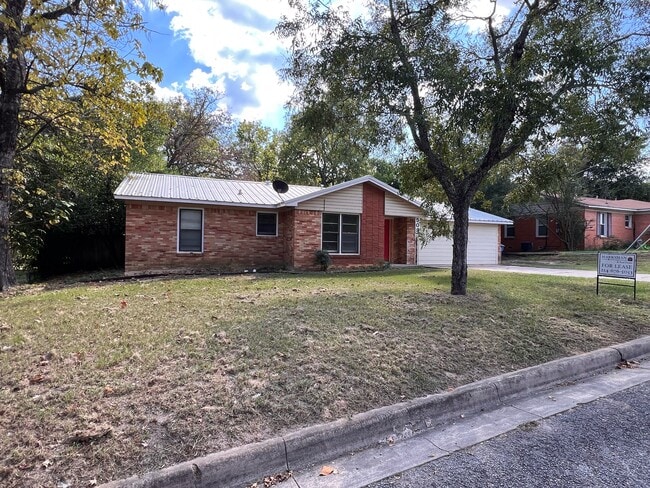 Building Photo - 509 Davis Dr