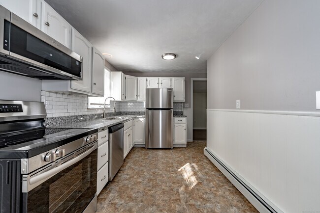 Building Photo - 14 Alaimo Dr