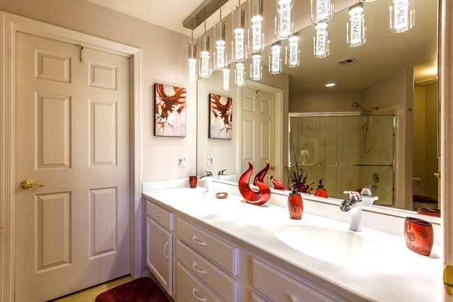 Master Bathroom - 10410 N Cave Creek Rd