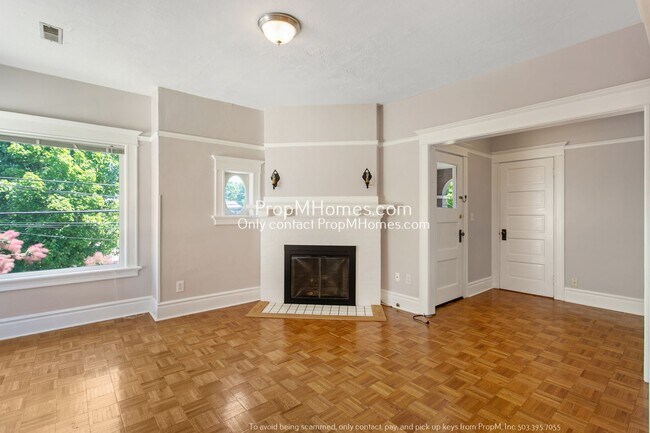 Building Photo - Charming Two-Bedroom Upper-Level Duplex in...