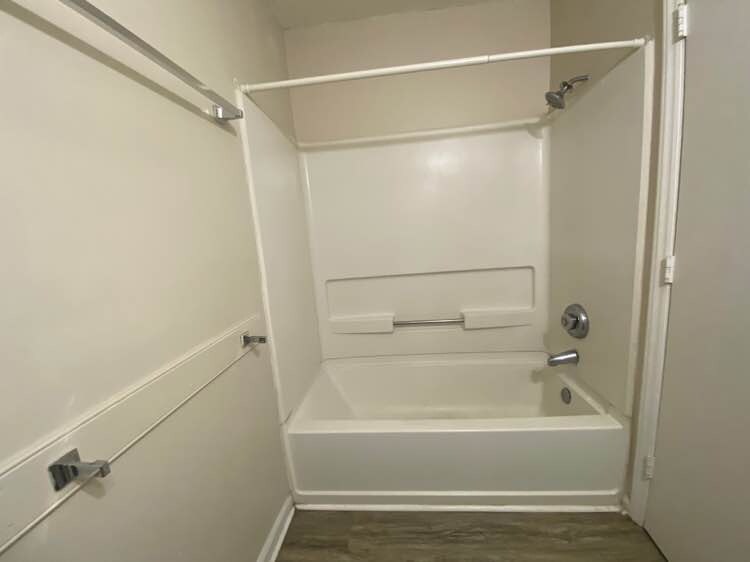Building Photo - Room in Condo on Carlton Ave