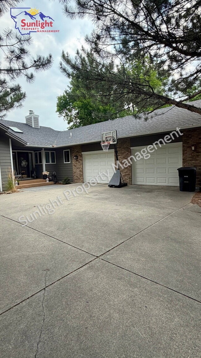 Building Photo - 4-Bedroom Retreat with 3.5 Baths in Billings – 4,378 Sq. Ft. of Comfort on Rimrock Road!