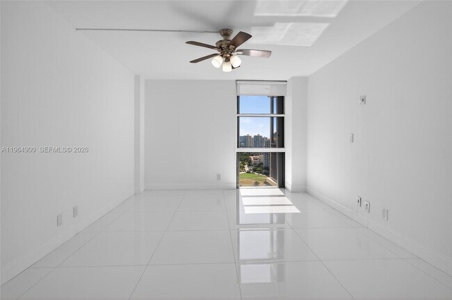 Building Photo - 20379 W Country Club Dr