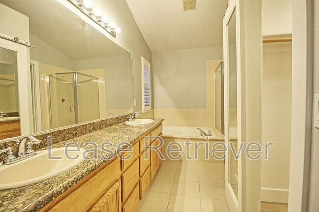 Building Photo - 2359 Riviera Ct