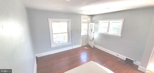 Building Photo - 16 Wildwood Ave