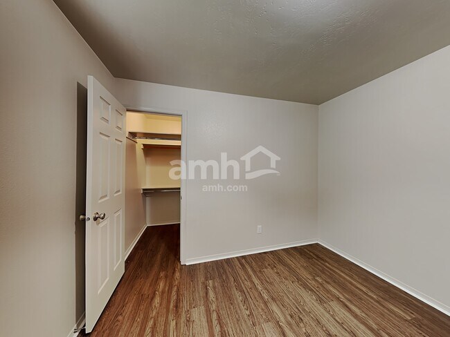 Building Photo - 4418 N Alester Ave