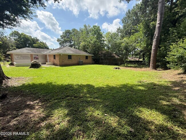 Building Photo - 204 Winsor Dr