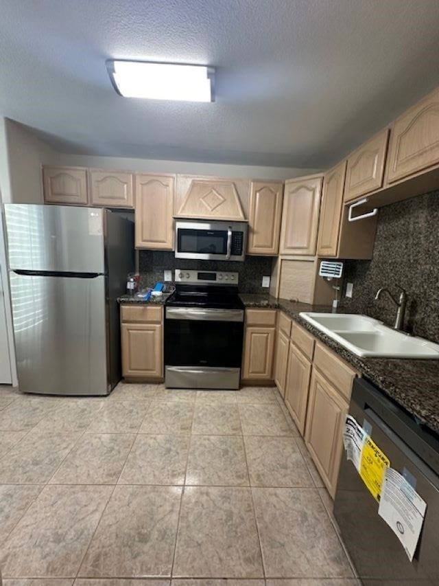 Building Photo - 210 E Del Mar Blvd