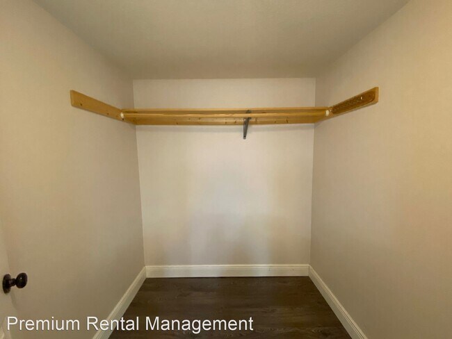 Building Photo - 2 br, 2 bath House - 5896 Windhover Dr