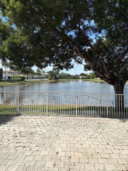 Building Photo - 8666 NW 114th Ct