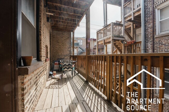 Building Photo - 857 W Cornelia Ave