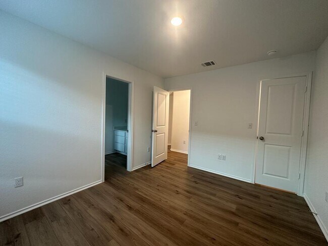 Building Photo - 408 Golden Grove Pkwy