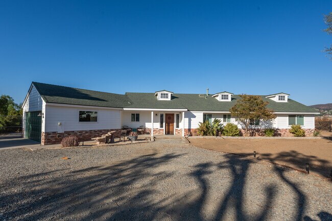 Building Photo - 36070 Valencia Way